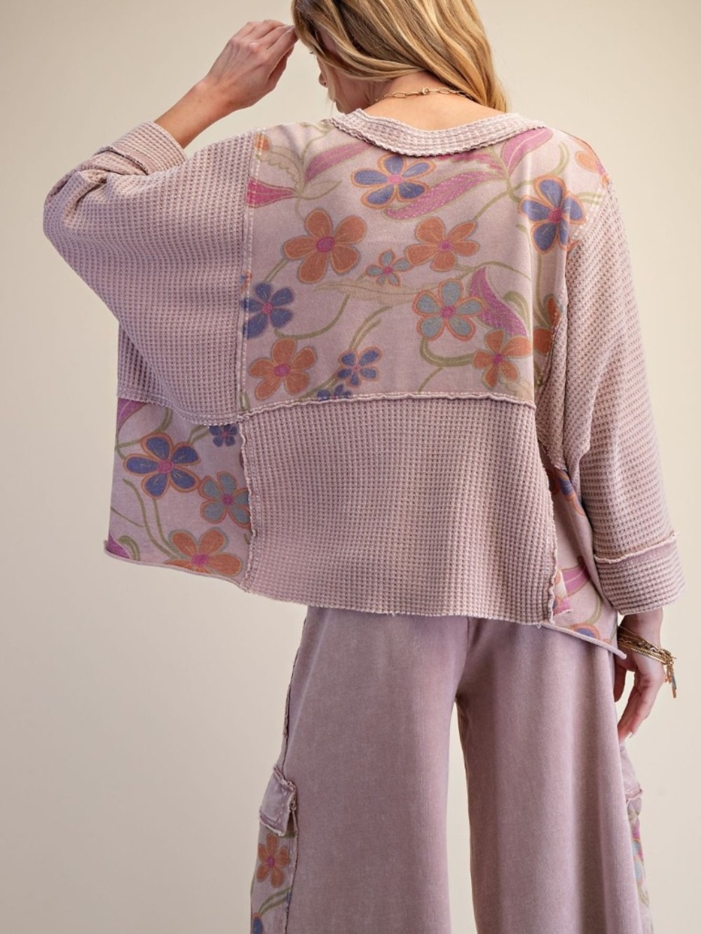 Easel V neck Waffle Knit Loose Fit 3/4 Sleeve Top - Picture 4 of 4
